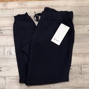 Lululemon On the Fly Black Joggers- size 8